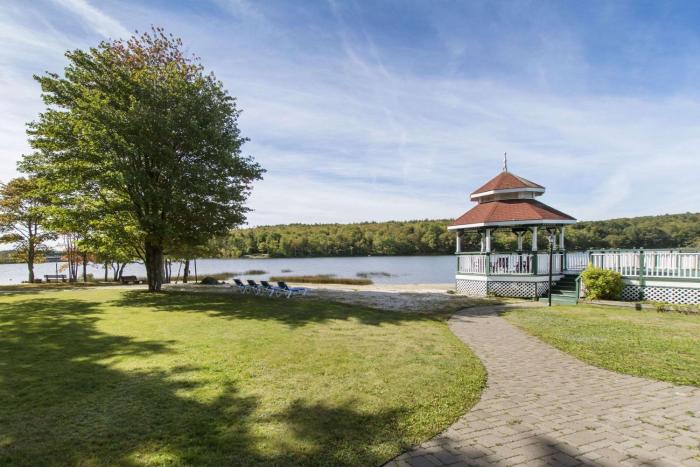 inn on the lake