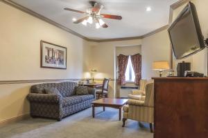 Inn On The Lake,Fall River>>Bedford,3 star