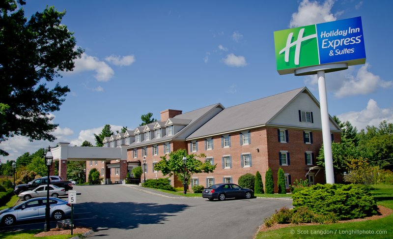 Holiday Inn Express & Suites Merrimack, An Ihg Hotel