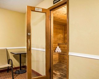 quality inn and suites davenport near i 80
