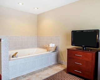 quality inn and suites davenport near i 80