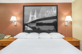 Super 8 By Wyndham Charleston/Sikeston East Mo,Charleston>>Cape Girardeau,2 star