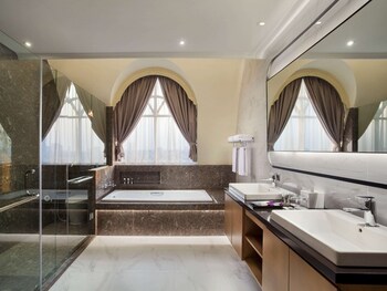 mercure jakarta batavia