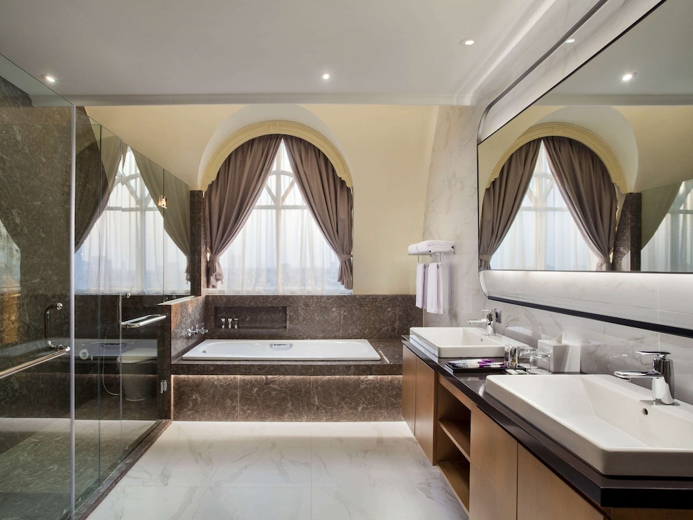 mercure jakarta batavia