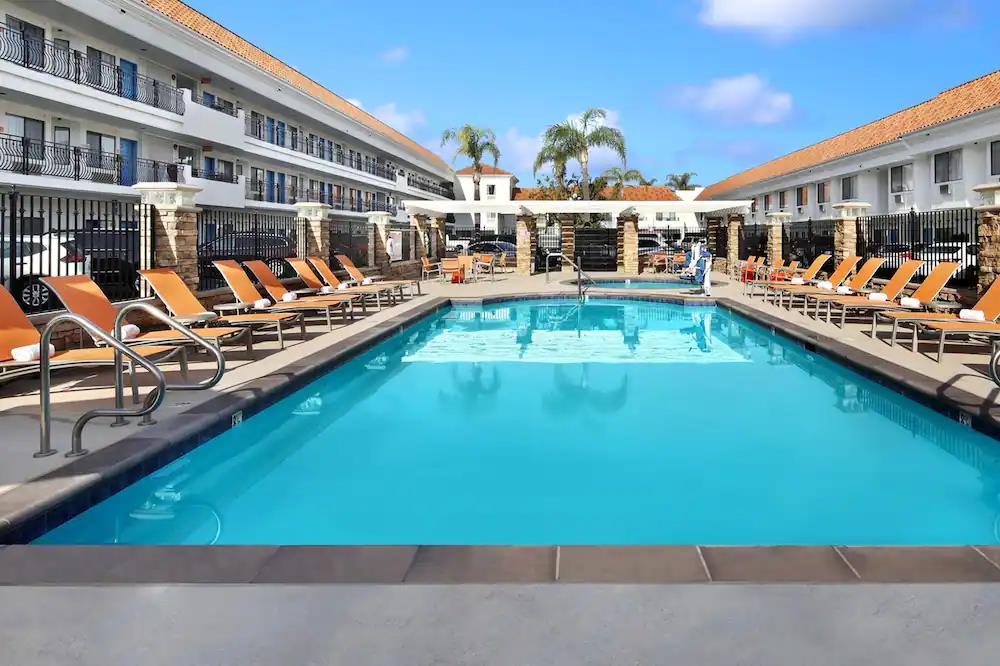 tropicana inn and suites