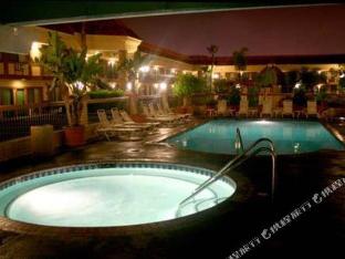 tropicana inn and suites