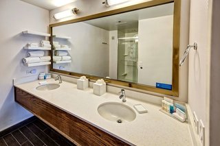 hampton inn and suites austin downtown