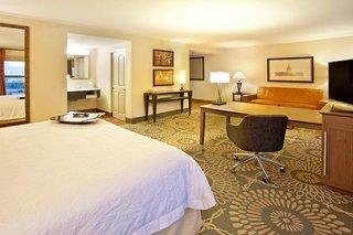 hampton inn and suites austin downtown