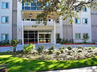 Baymont By Wyndham San Antonio Airport,Oakland Estates>>Bexar County,2 star