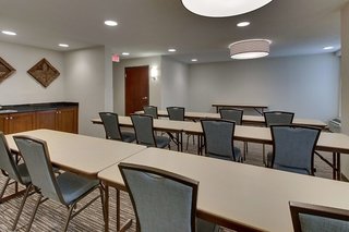 pear tree inn st louis airport