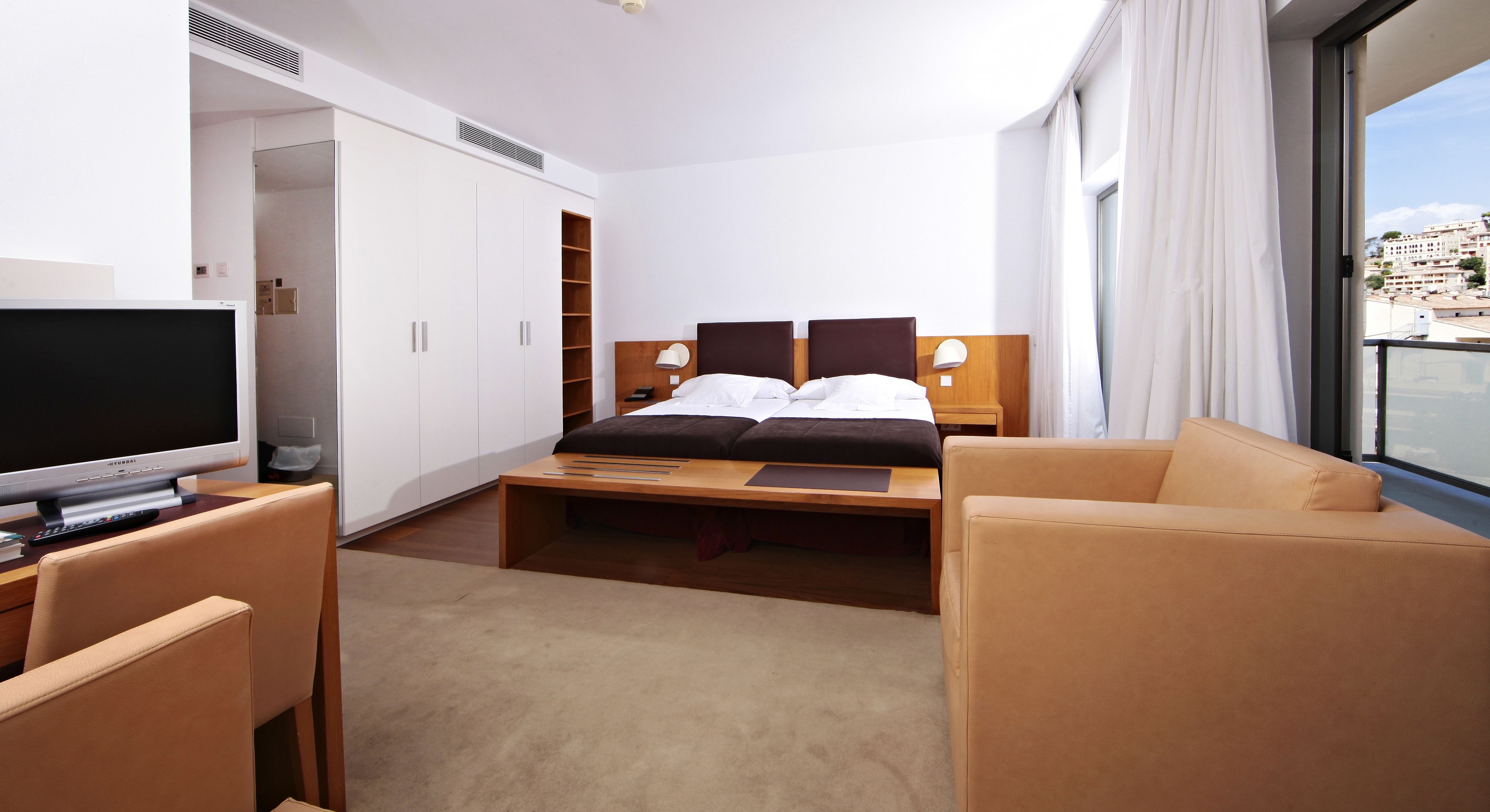 hotel aimia
