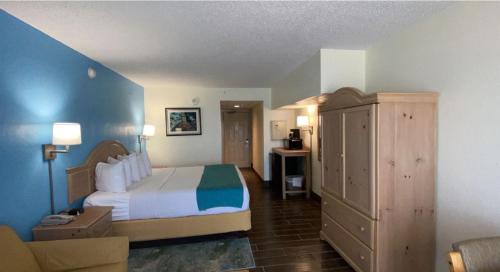 tropical winds oceanfront hotel