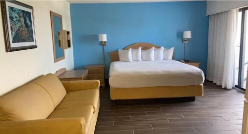 tropical winds oceanfront hotel