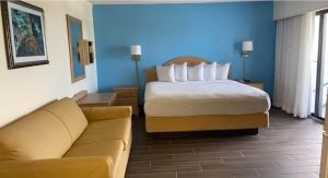 tropical winds oceanfront hotel