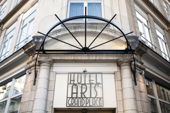 aris grand place hotel