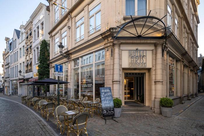 aris grand place hotel