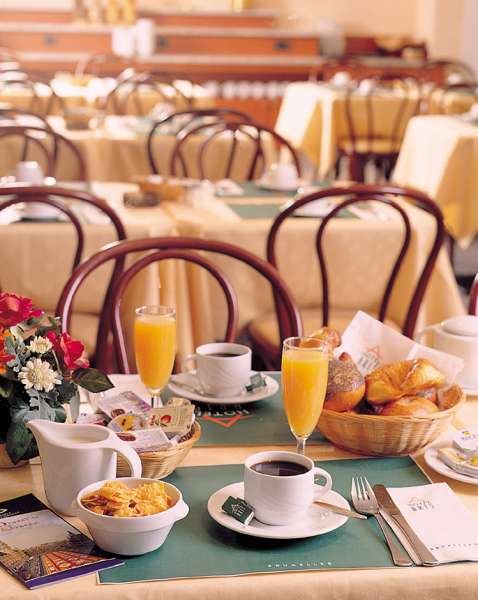 aris grand place hotel