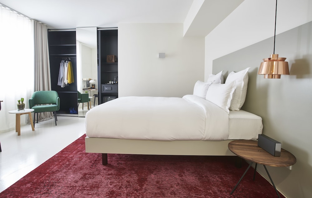 9hotel sablon