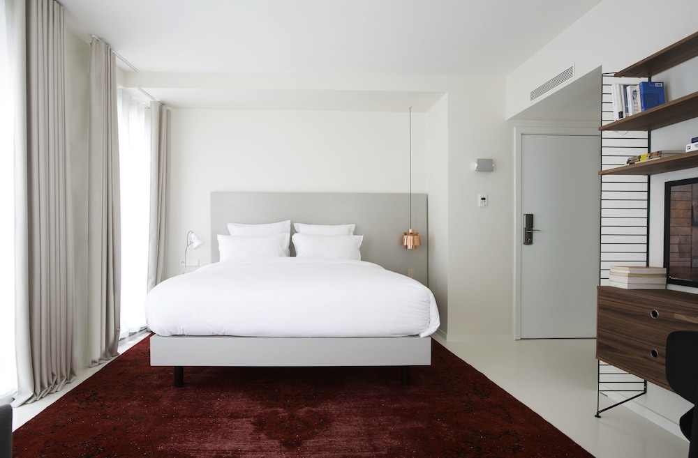 9hotel sablon