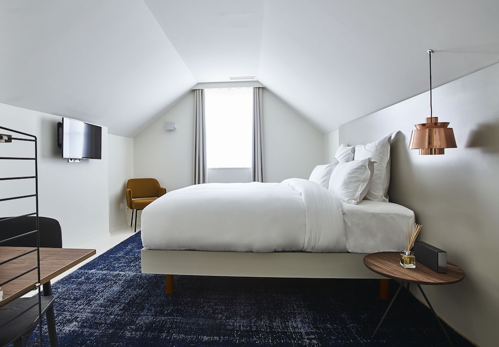 9hotel sablon
