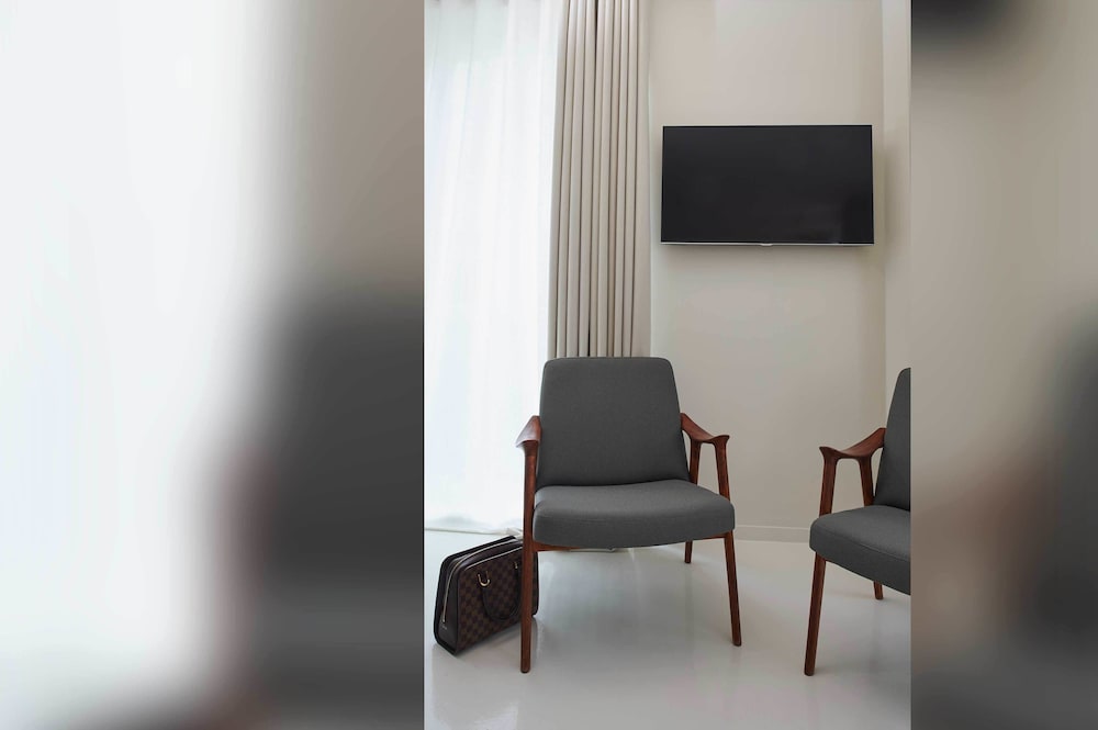 9hotel sablon