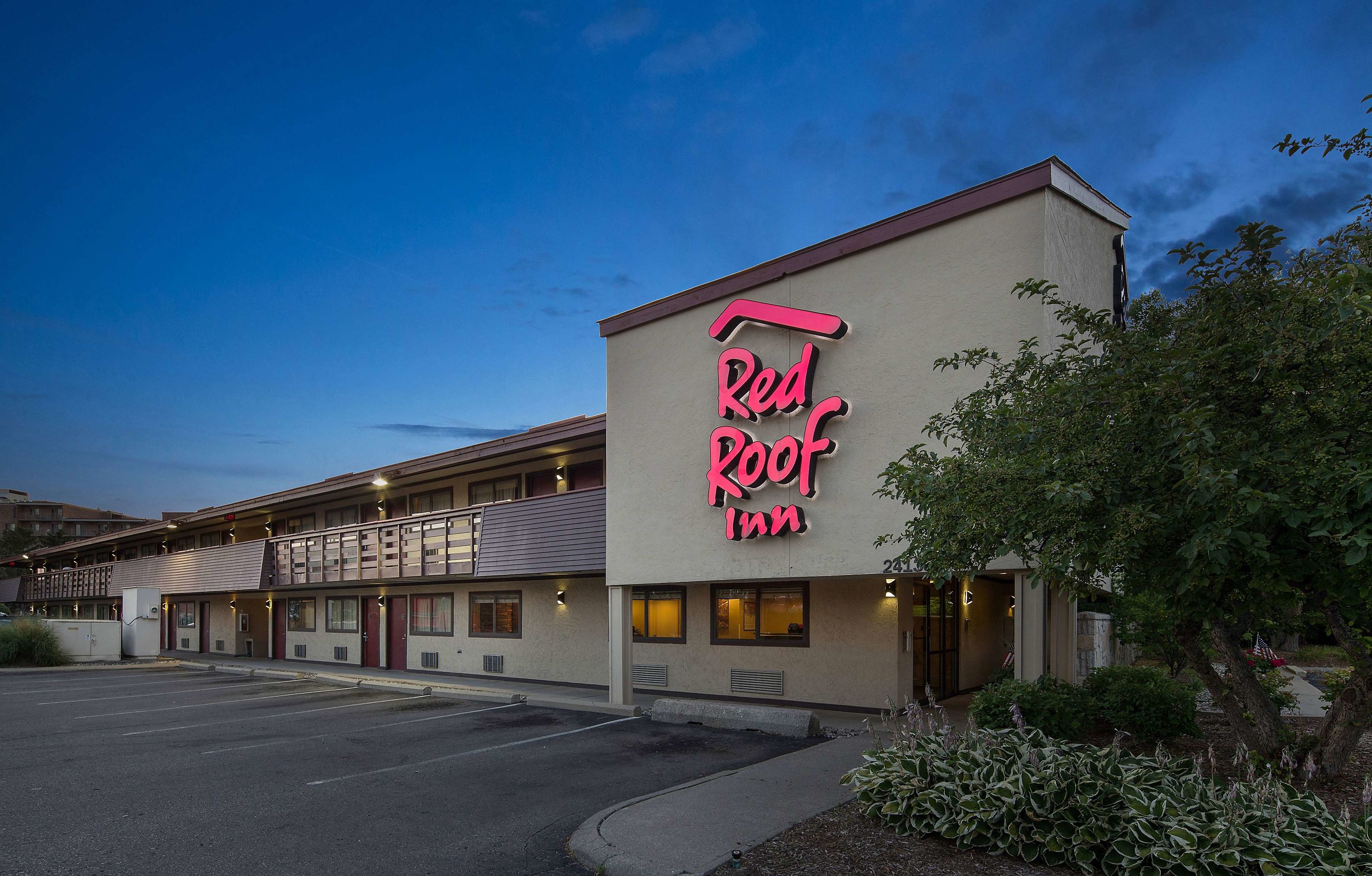 red roof inn detroit dearborn greenfield village