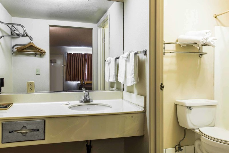 rodeway inn ontario airport mills
