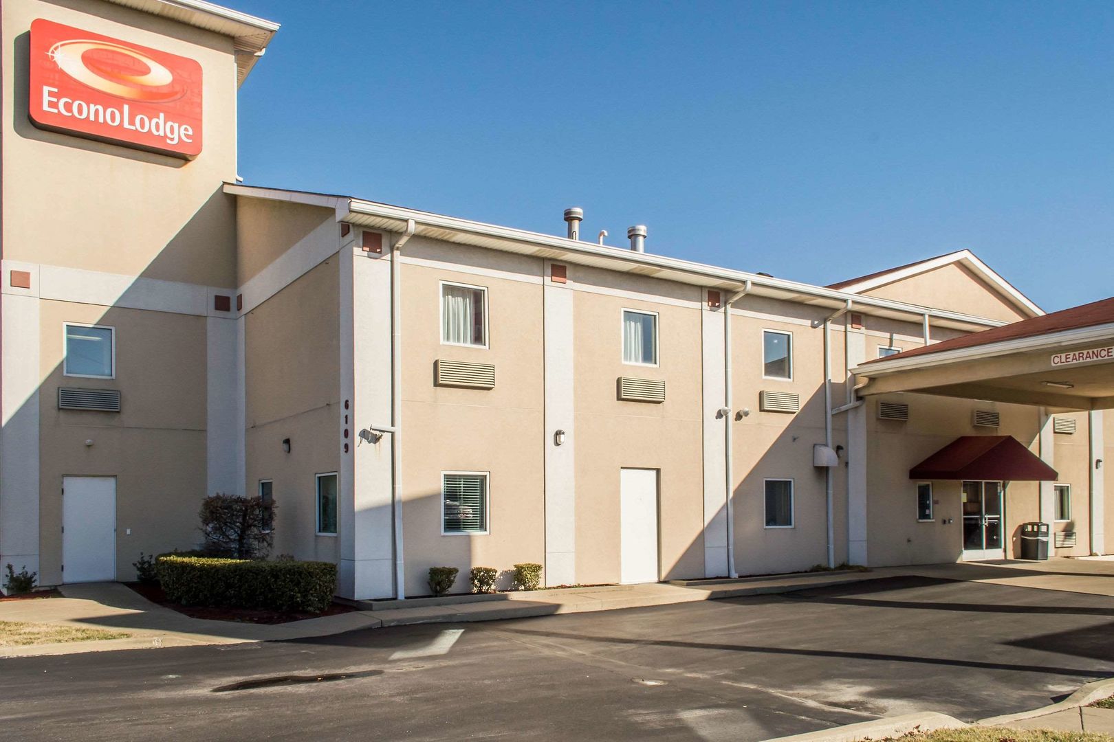 econo lodge louisville airport