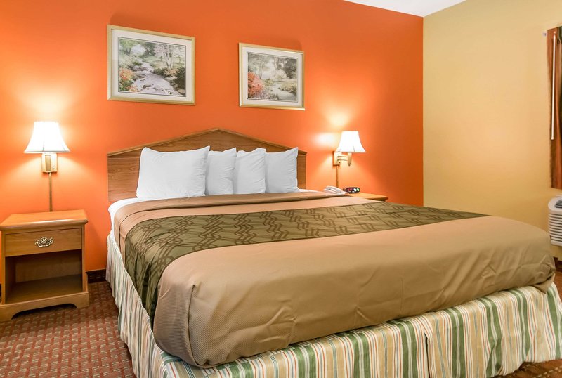 econo lodge louisville airport