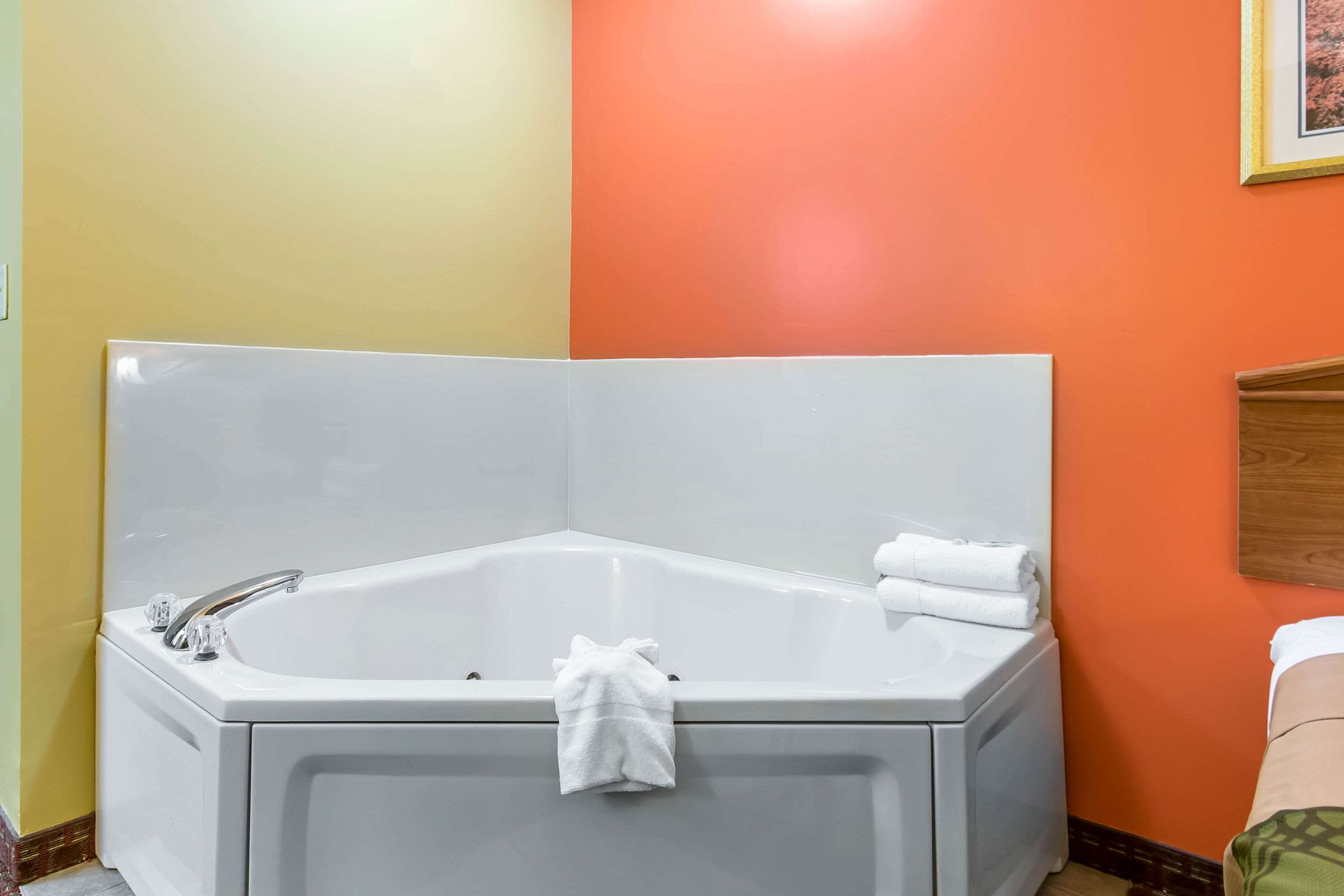 econo lodge louisville airport