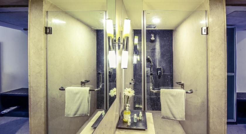 hotel mint ebony