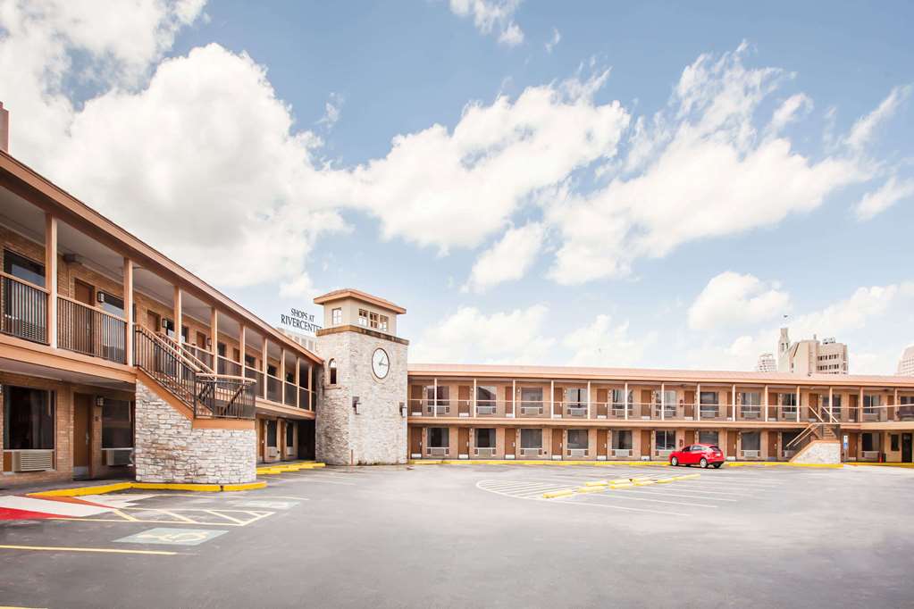 days inn by wyndham san antonio alamo riverwalk