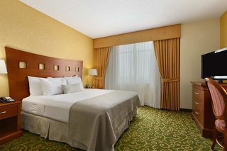 Embassy Suites By Hilton St. Louis St. Charles,Earth City>>Alton,4 star