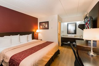 red roof plus st louis forest park hampton ave