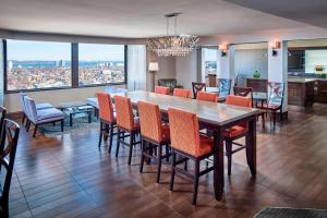 Sheraton Hamilton Hotel,Ontario>>Hamilton,4 star