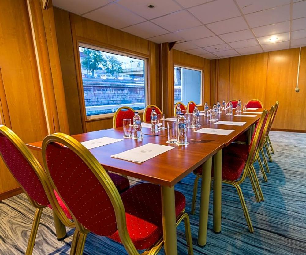 grand jules boat hotel