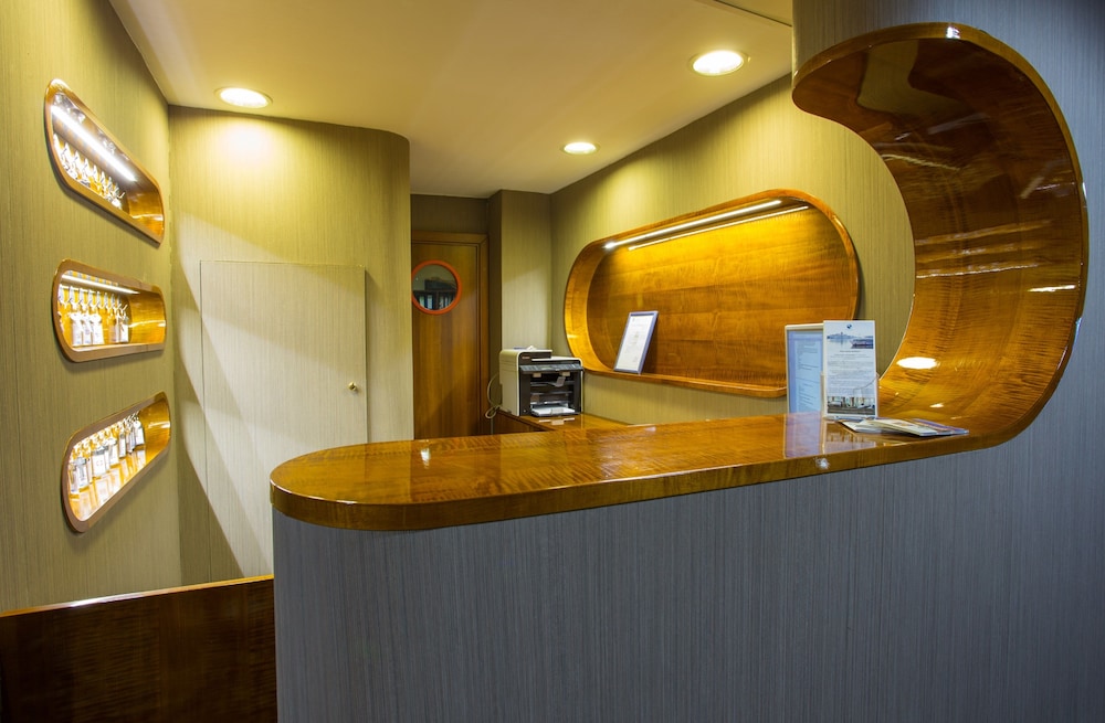 grand jules boat hotel