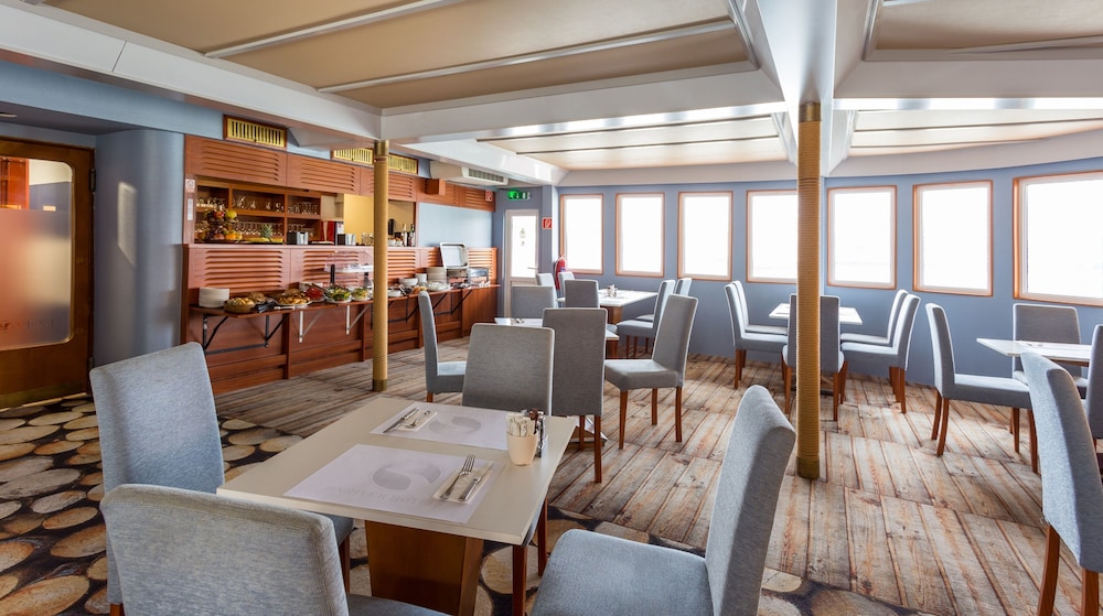 grand jules boat hotel