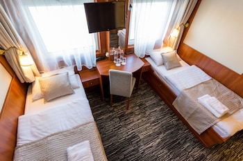 grand jules boat hotel