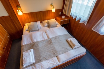 grand jules boat hotel