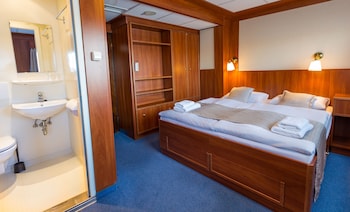 grand jules boat hotel