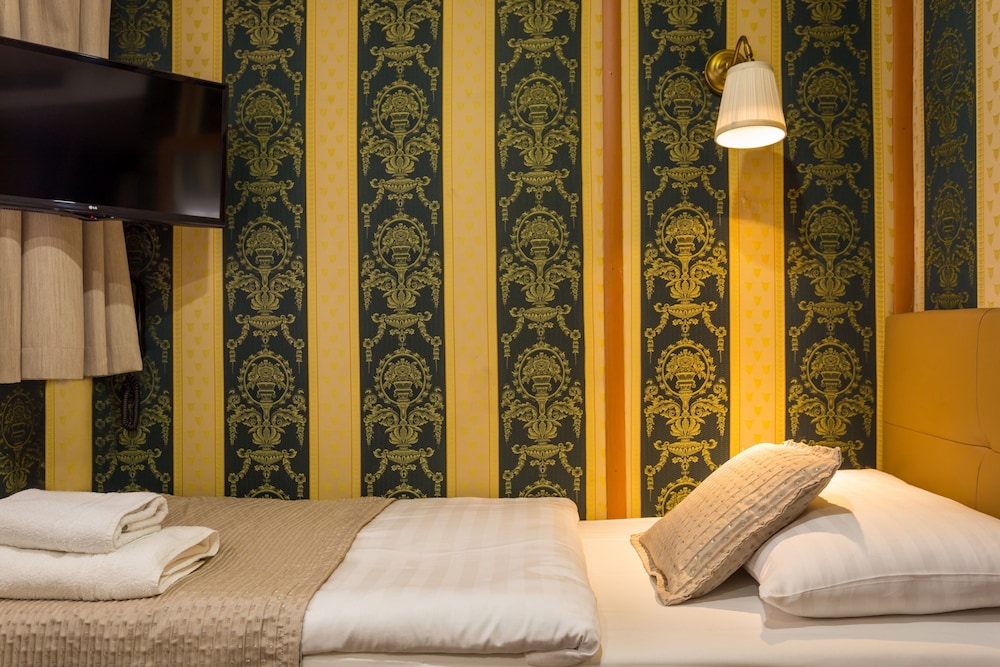 grand jules boat hotel