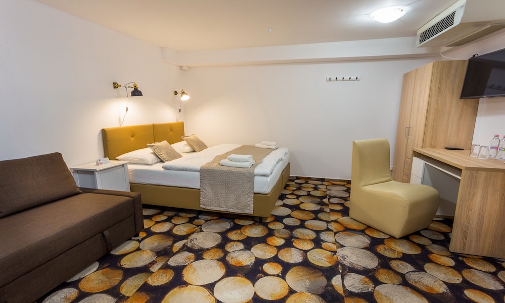 grand jules boat hotel