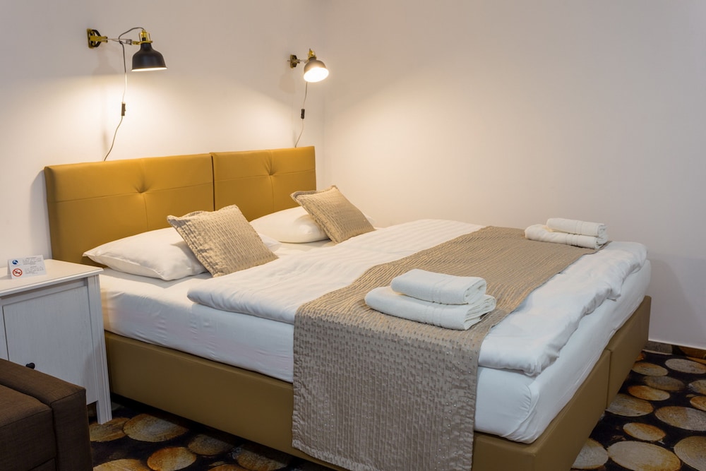 grand jules boat hotel