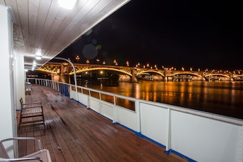 grand jules boat hotel