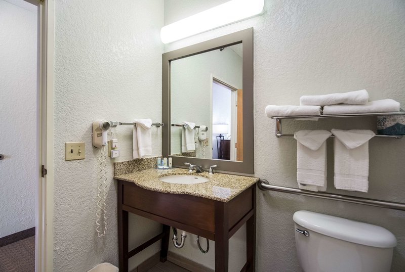 quality inn and suites west