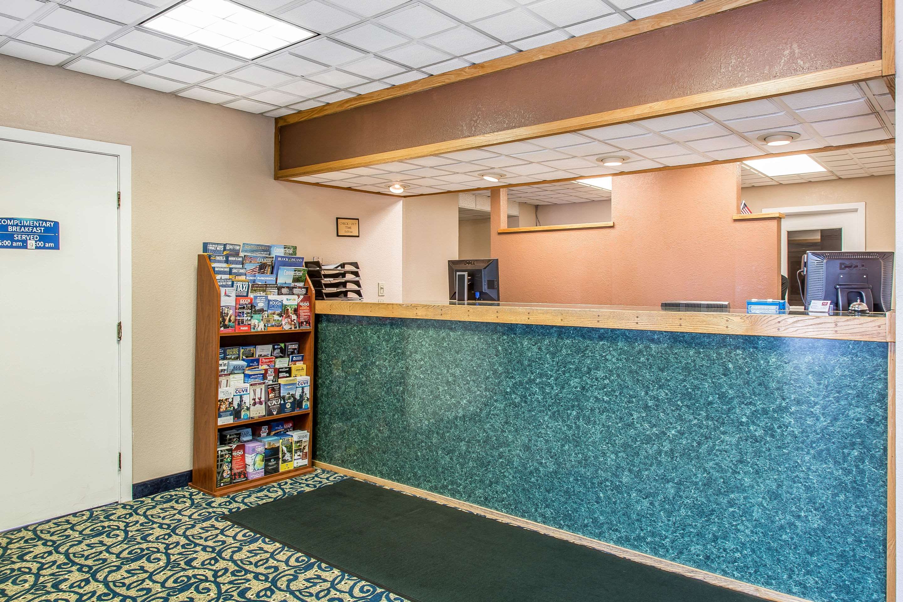 econo lodge cranston providence