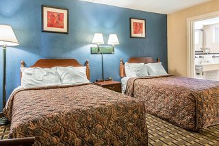 econo lodge cranston providence