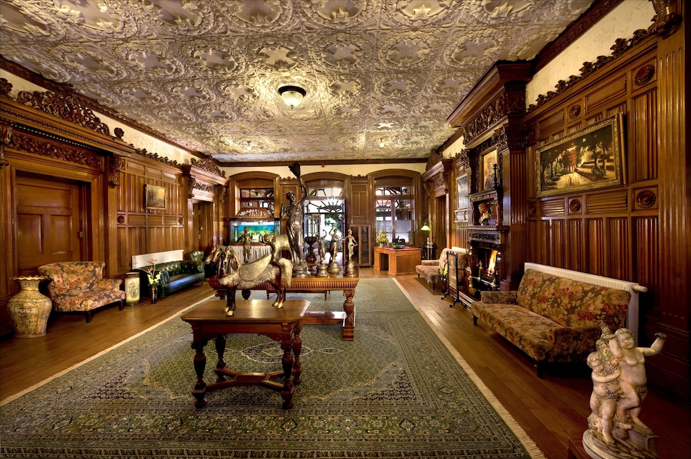 welcomheritage fernhills royal palace