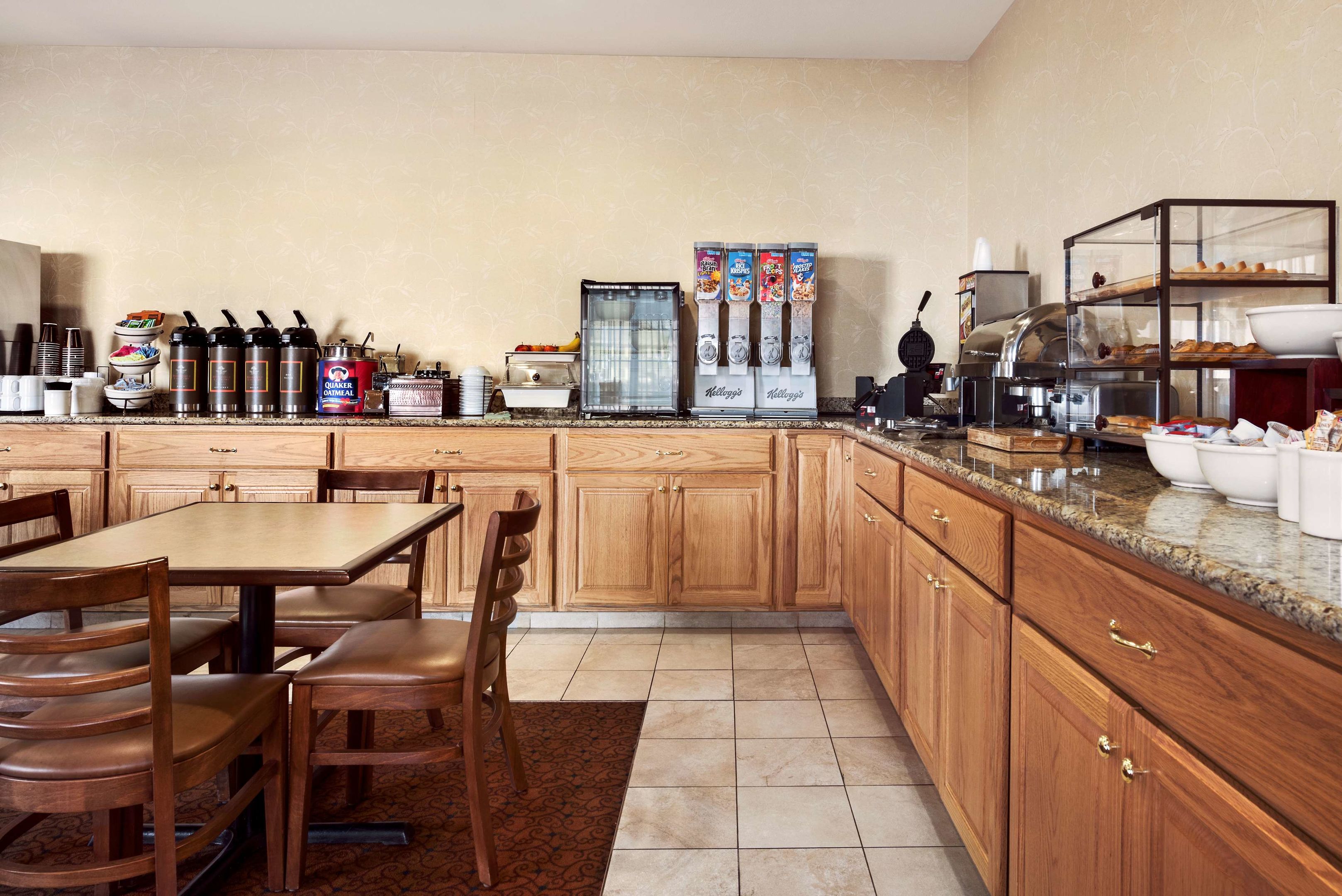 country inn and suites by radisson clinton ia